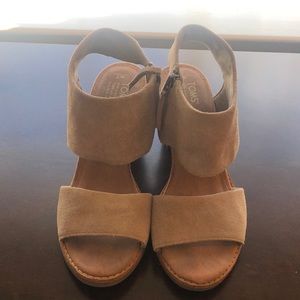 TOMS Majorca Cutout Heeled Sandal in Desert Taupe Suede